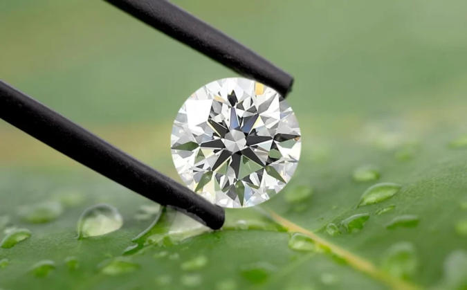 Natural versus Lab-Grown Diamonds: Understanding the Price Difference